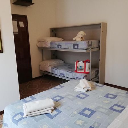 Hotel Cesari Rimini Esterno foto