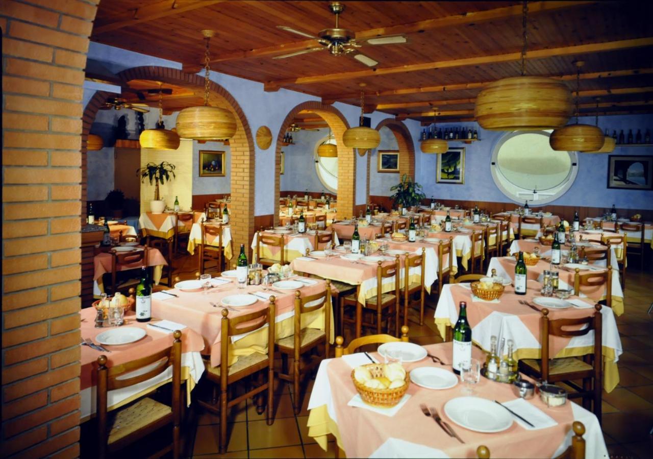 Hotel Cesari Rimini Esterno foto