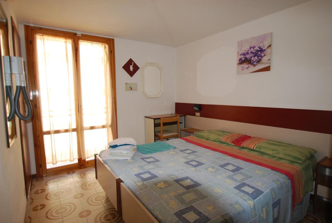 Hotel Cesari Rimini Esterno foto