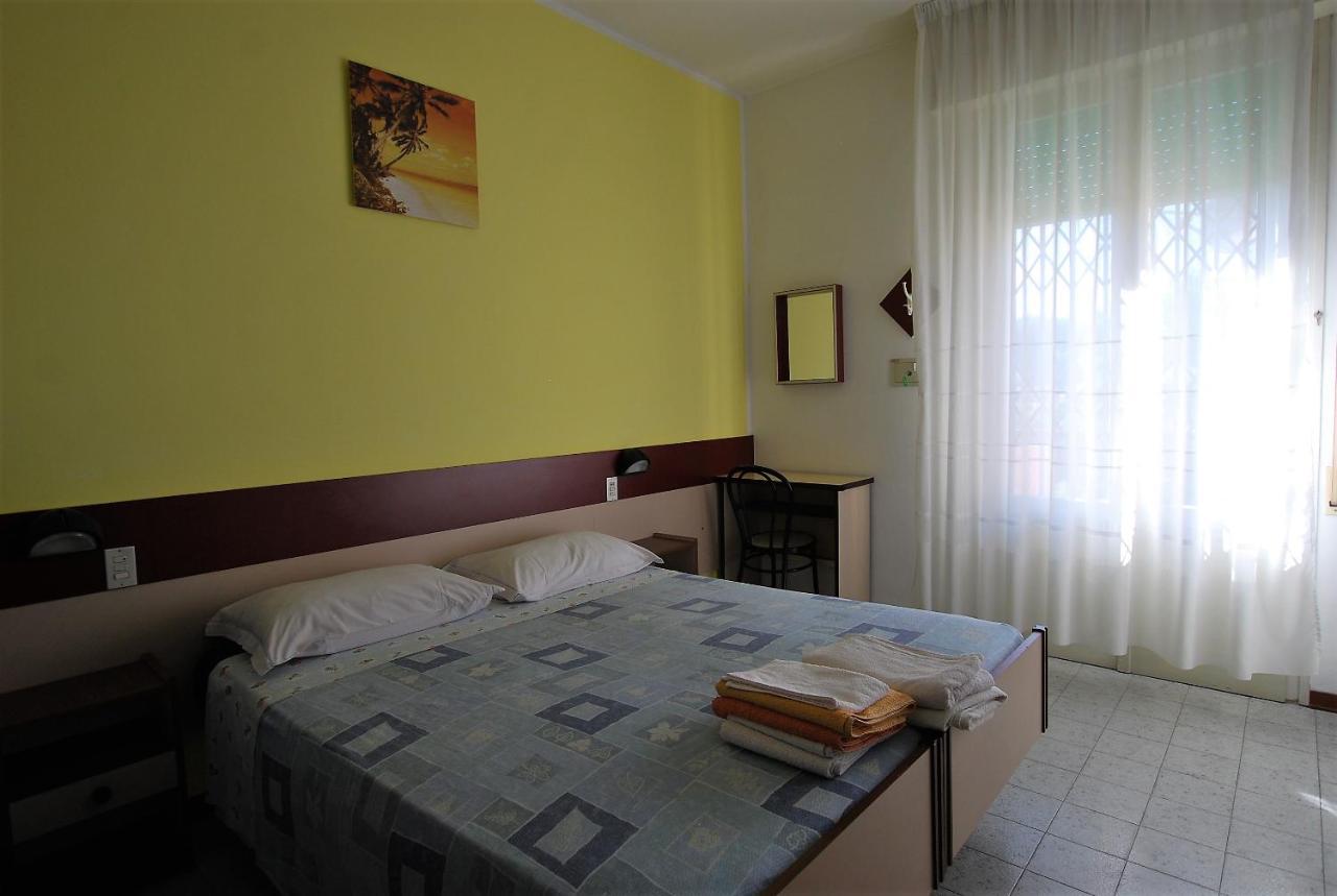 Hotel Cesari Rimini Esterno foto