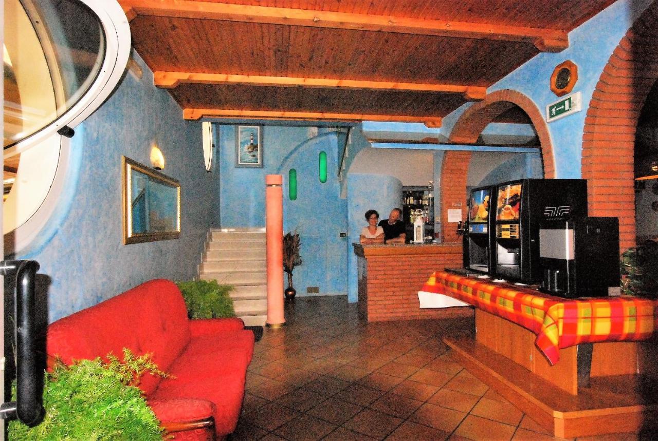 Hotel Cesari Rimini Esterno foto