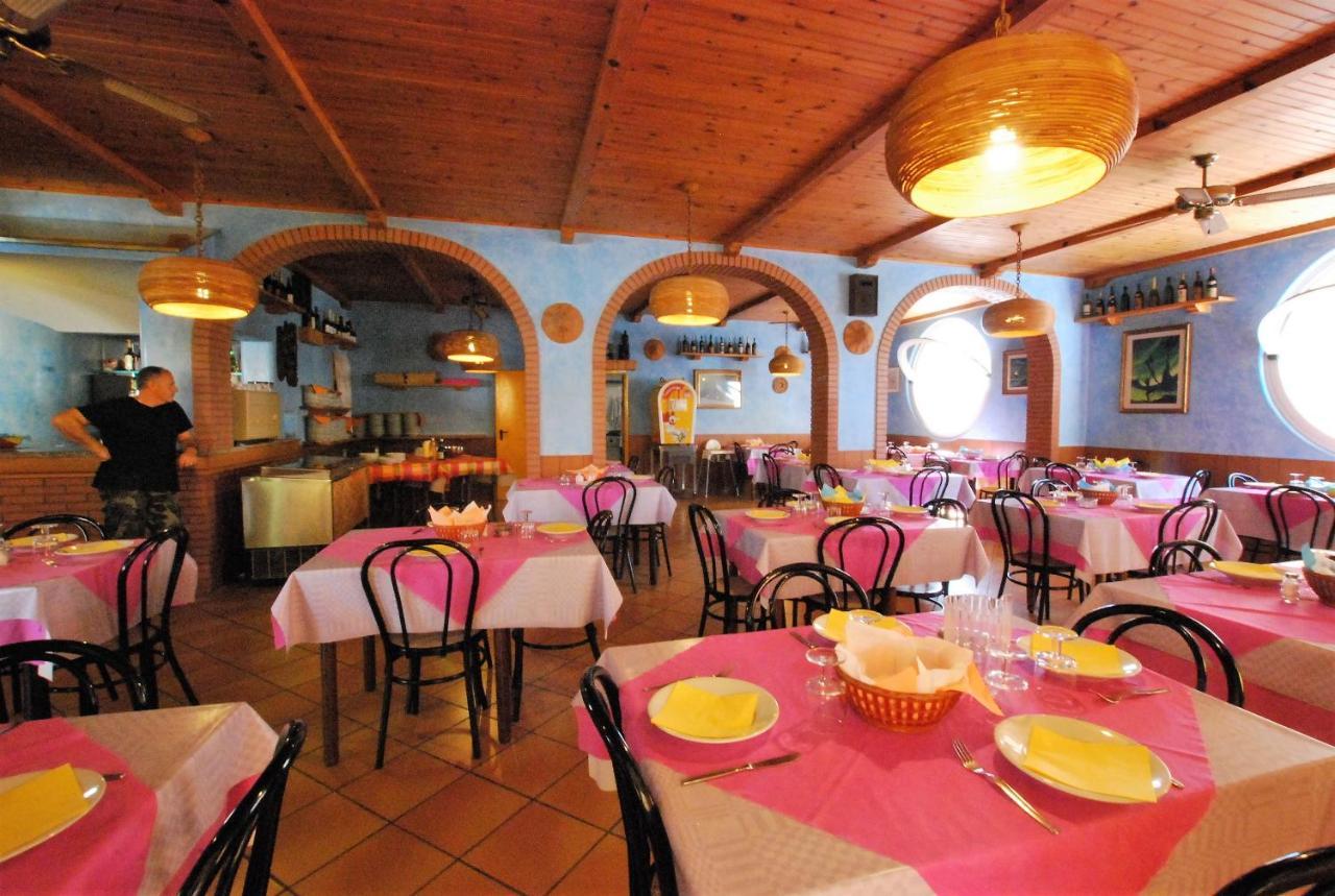 Hotel Cesari Rimini Esterno foto