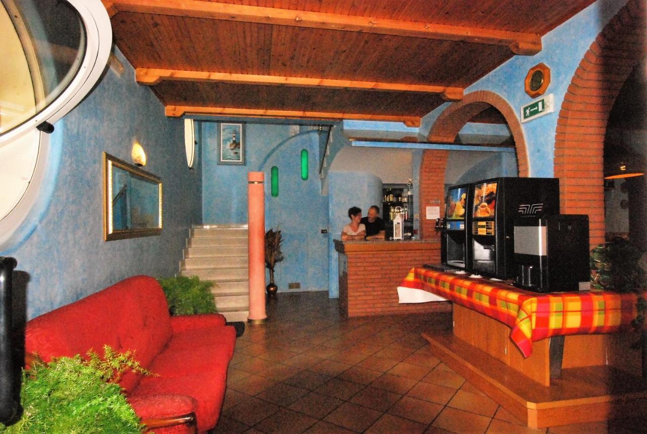 Hotel Cesari Rimini Esterno foto