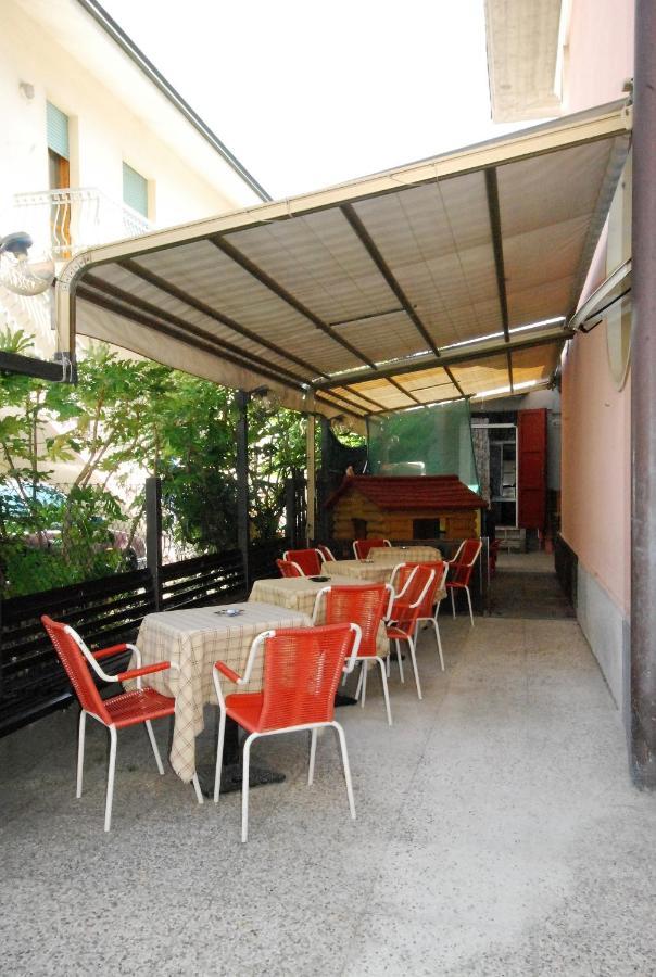 Hotel Cesari Rimini Esterno foto