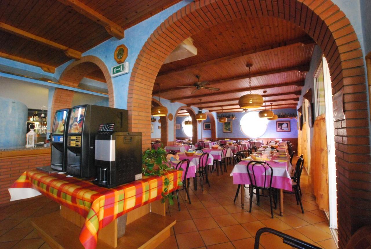 Hotel Cesari Rimini Esterno foto