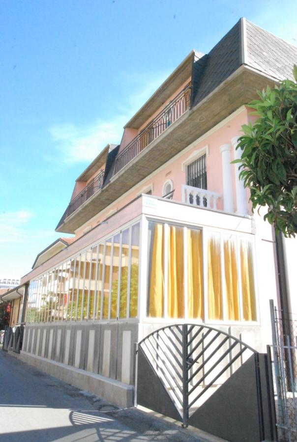 Hotel Cesari Rimini Esterno foto