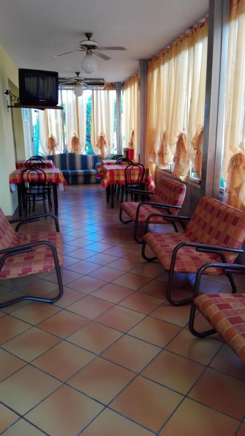Hotel Cesari Rimini Esterno foto