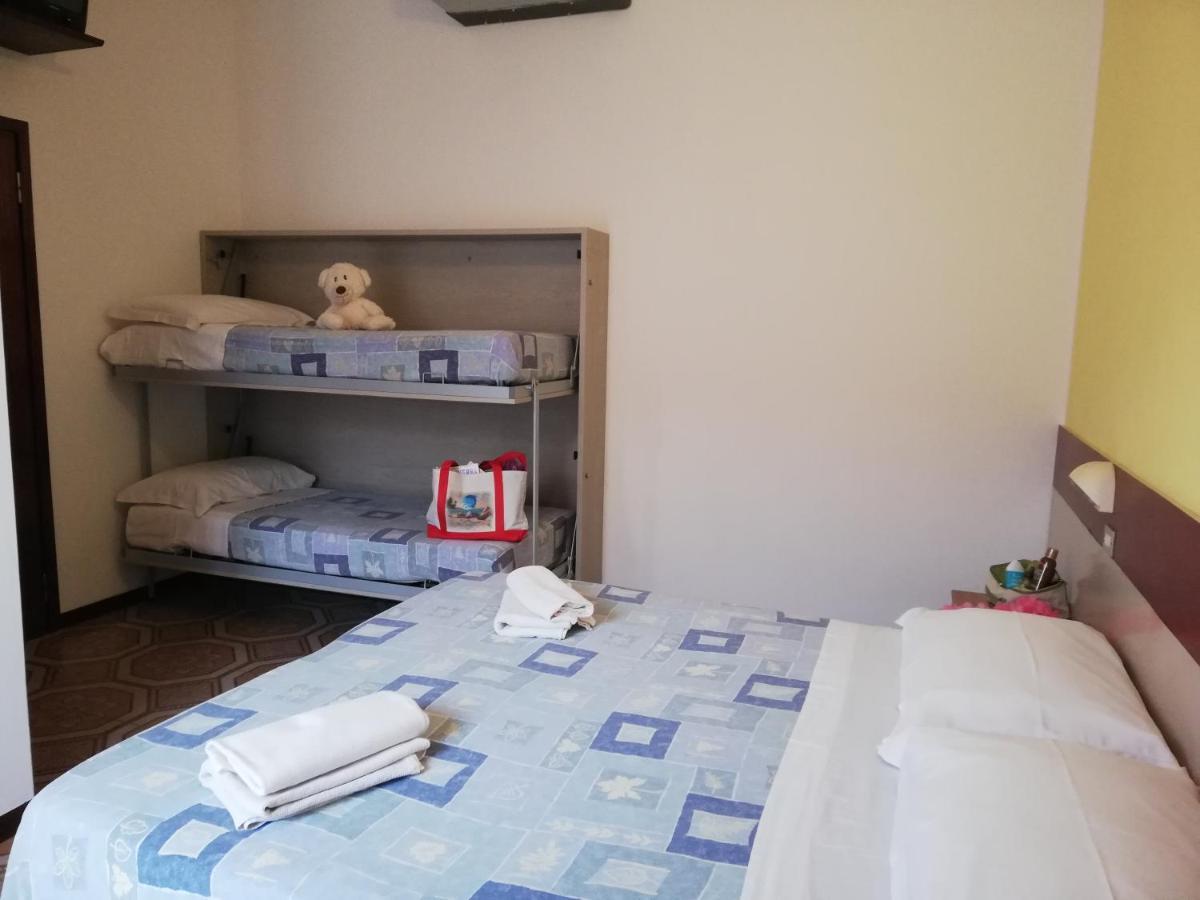 Hotel Cesari Rimini Esterno foto