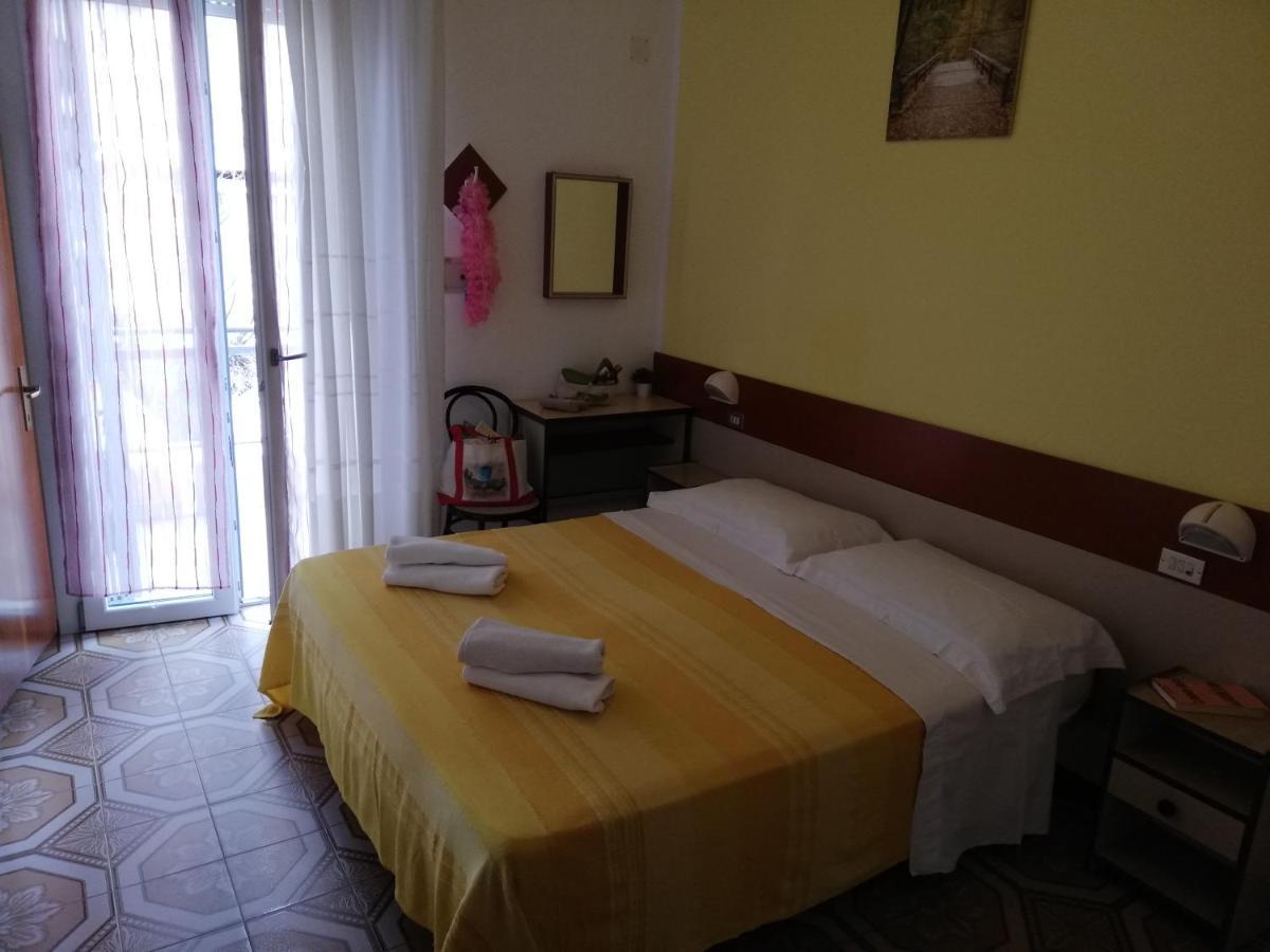 Hotel Cesari Rimini Esterno foto