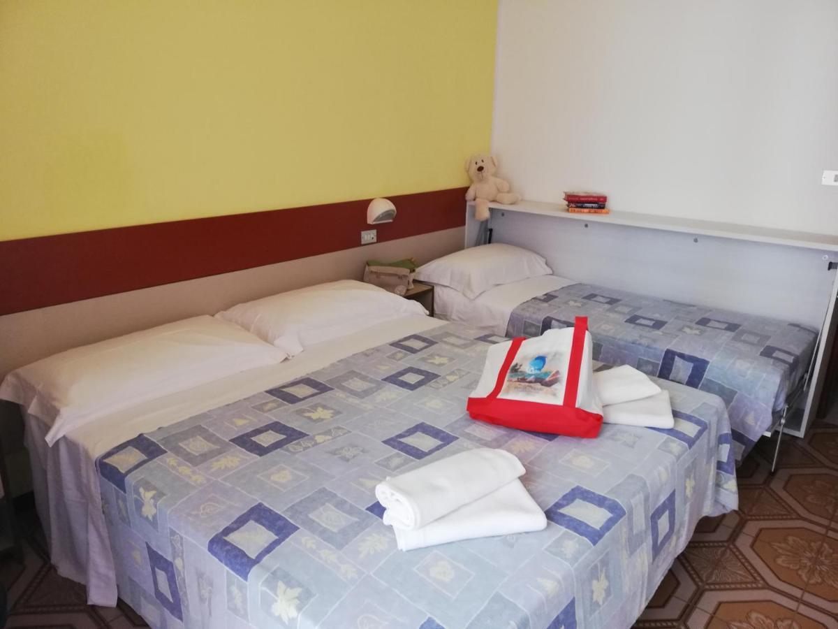 Hotel Cesari Rimini Esterno foto