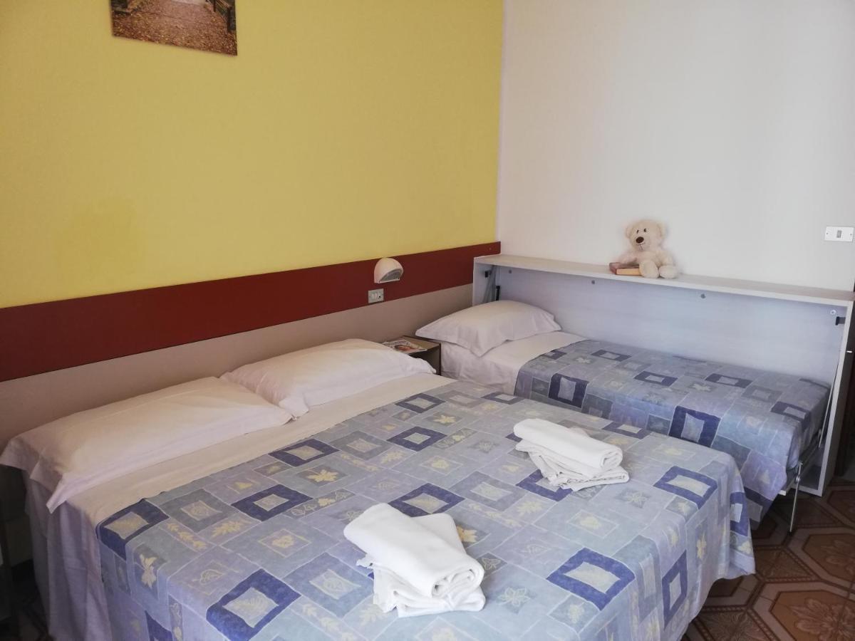 Hotel Cesari Rimini Esterno foto