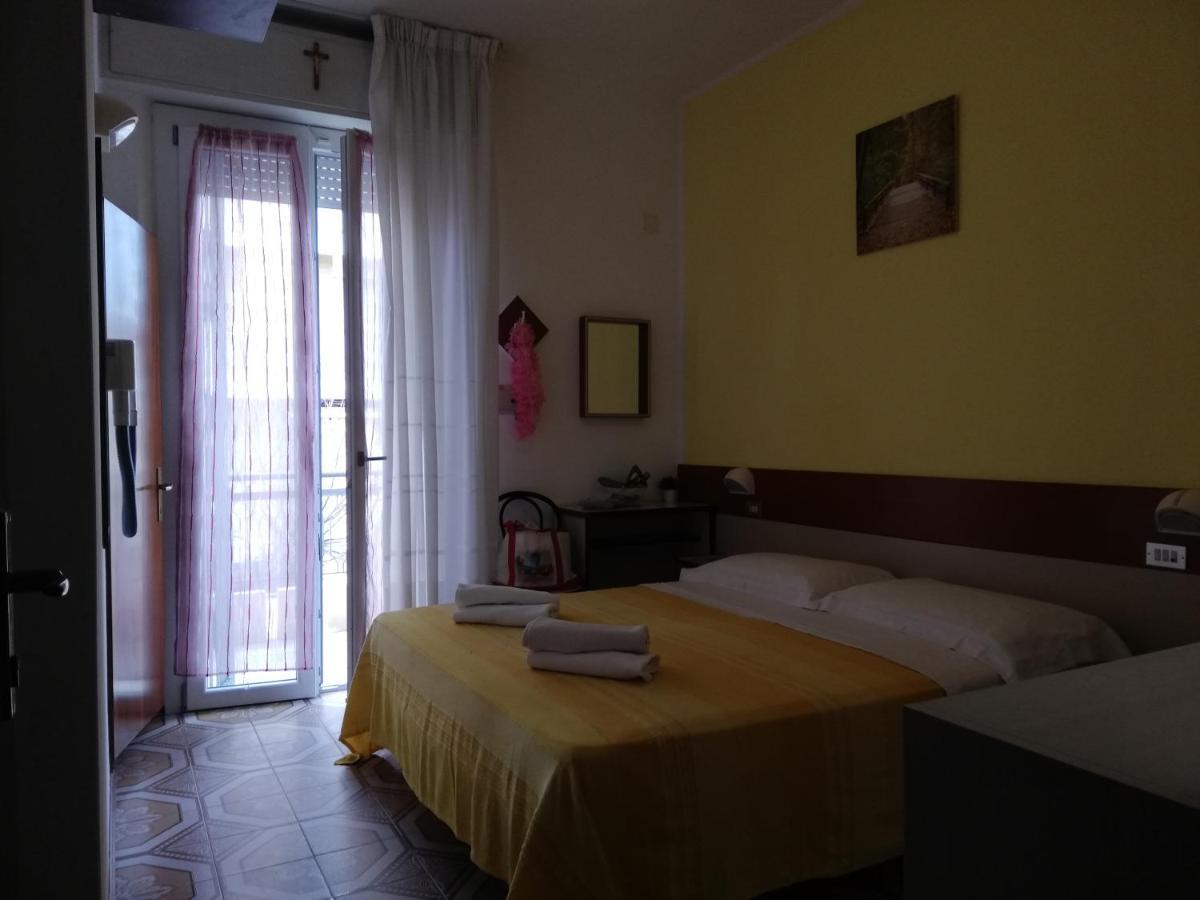 Hotel Cesari Rimini Esterno foto