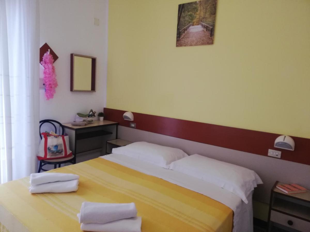 Hotel Cesari Rimini Esterno foto