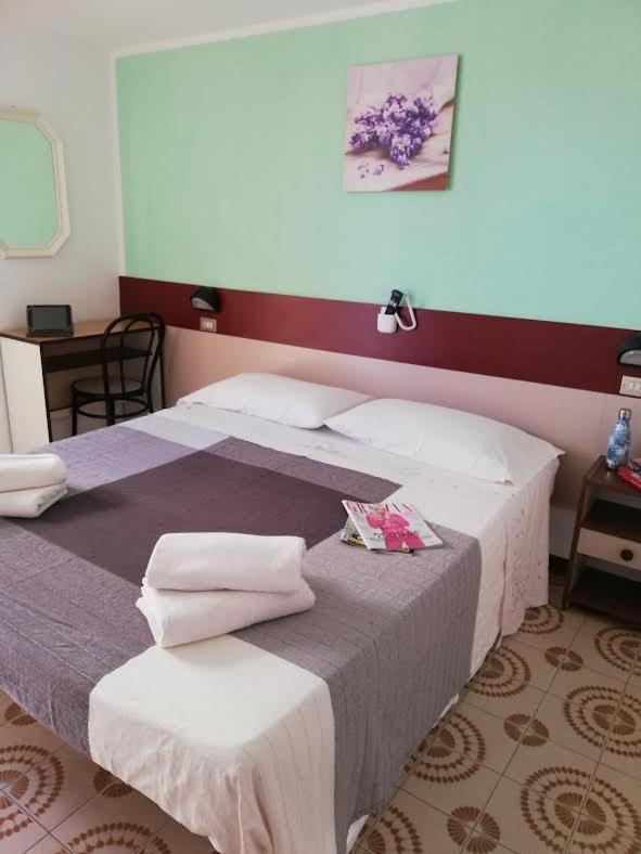 Hotel Cesari Rimini Esterno foto