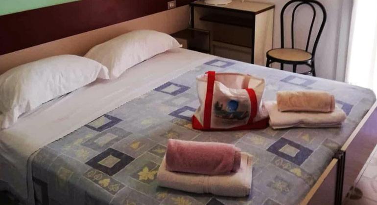 Hotel Cesari Rimini Esterno foto