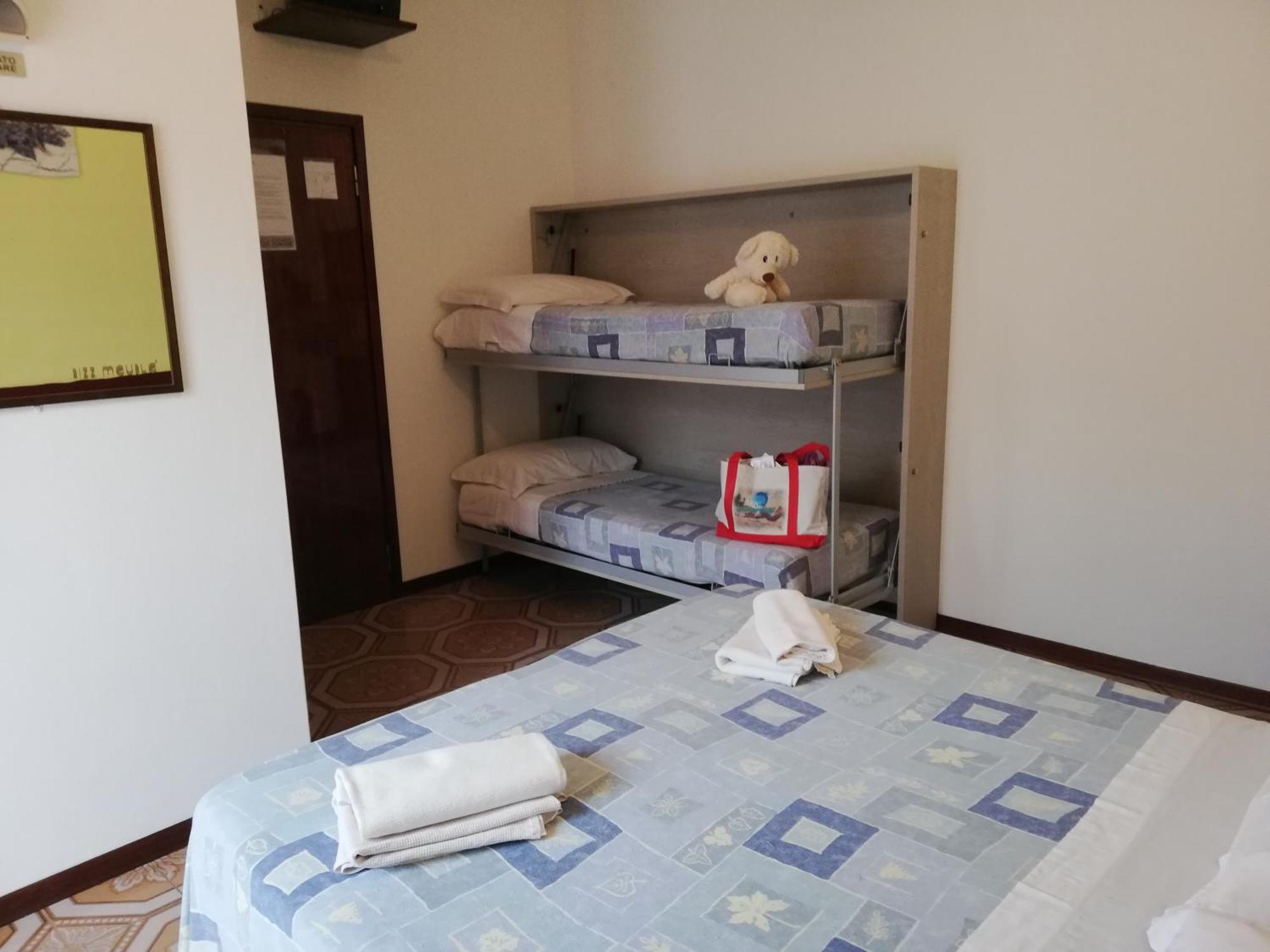Hotel Cesari Rimini Esterno foto